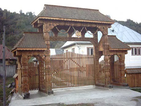 Poarta Maramureseana cu 8 stalpi - Marco Mara
