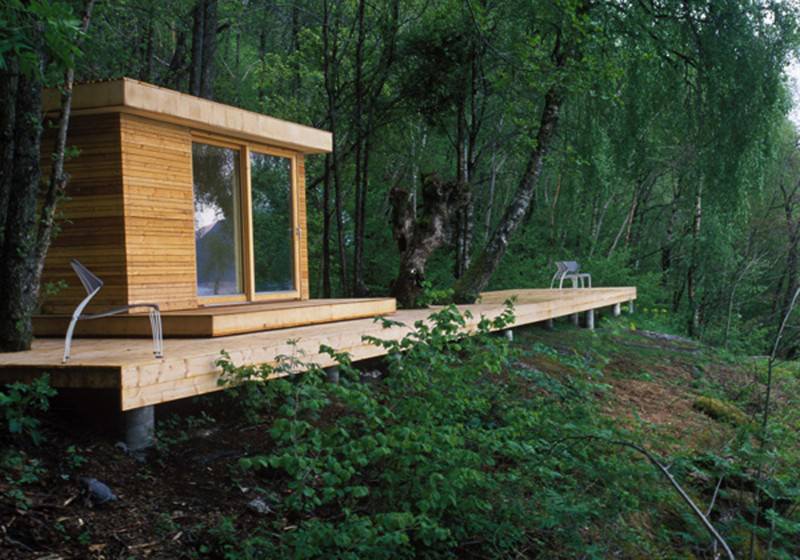 Design inedit pentru cabana din padurea de pe marginea lacului