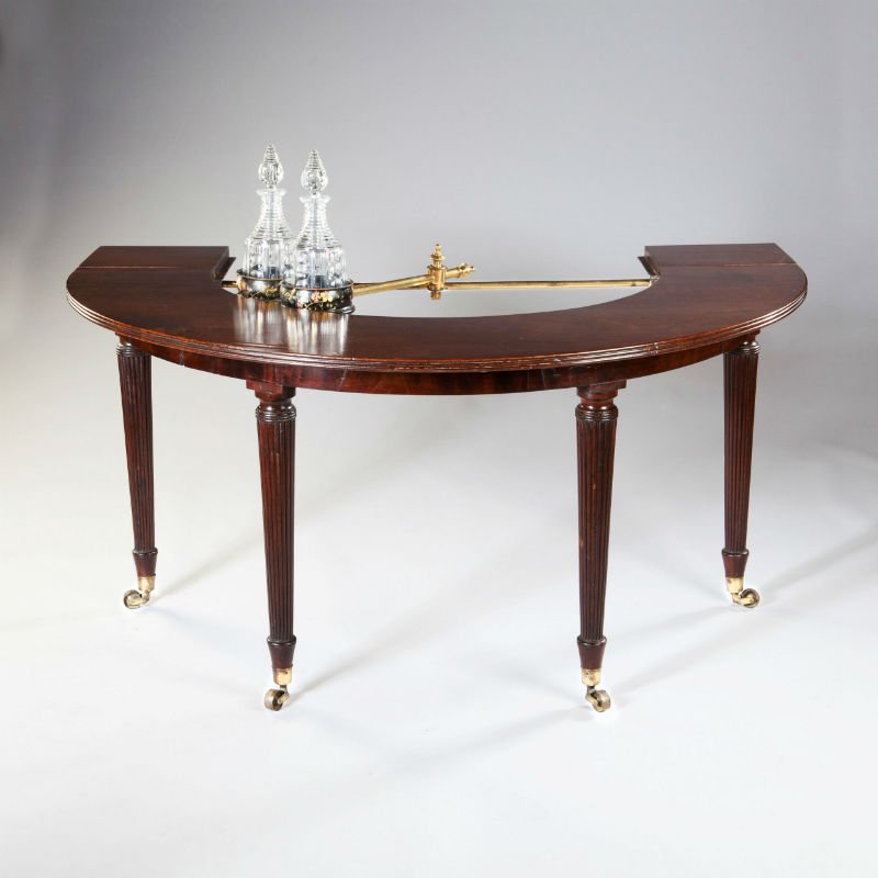 model britanic Hunt Table