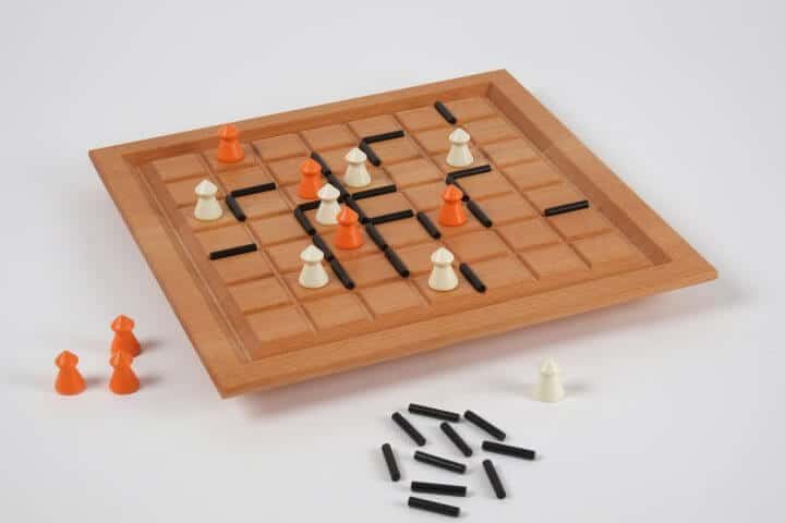 joc pe tabla de lemn