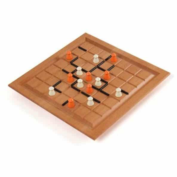 joc pe tabla de lemn