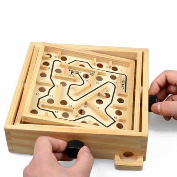 joc pe tabla de lemn