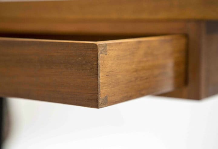 mobilier din lemn iroko