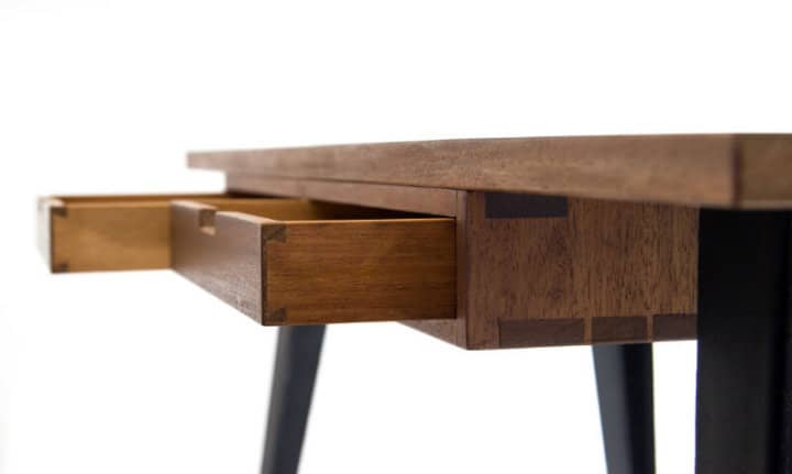 mobilier din lemn iroko