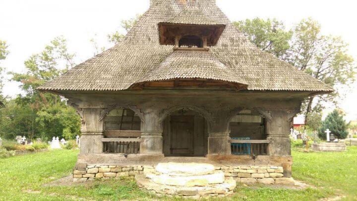 biserica din stejar din Coruia Maramures