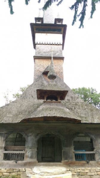 biserica din stejar din Coruia Maramures