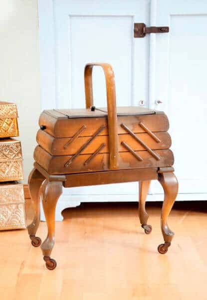 idei pentru mobilier derivat din cutii de accesorii pentru cusut