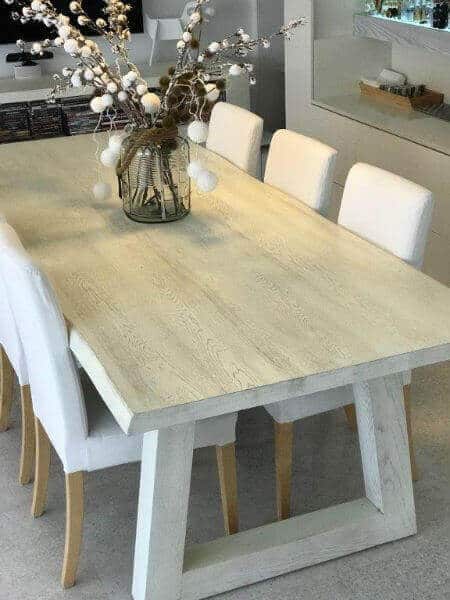 design interior alb - mobila din stejar masiv