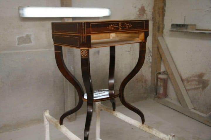 mobilier reataurat de ambasada