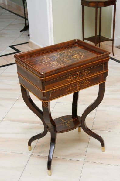 mobilier de ambasada restaurat