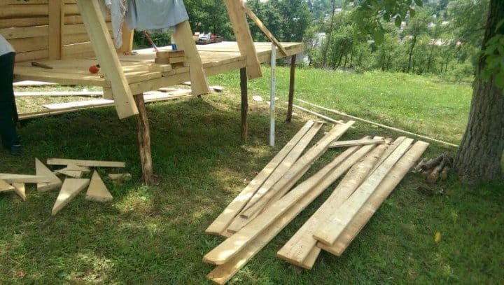 casuta din lemn pentru copii
