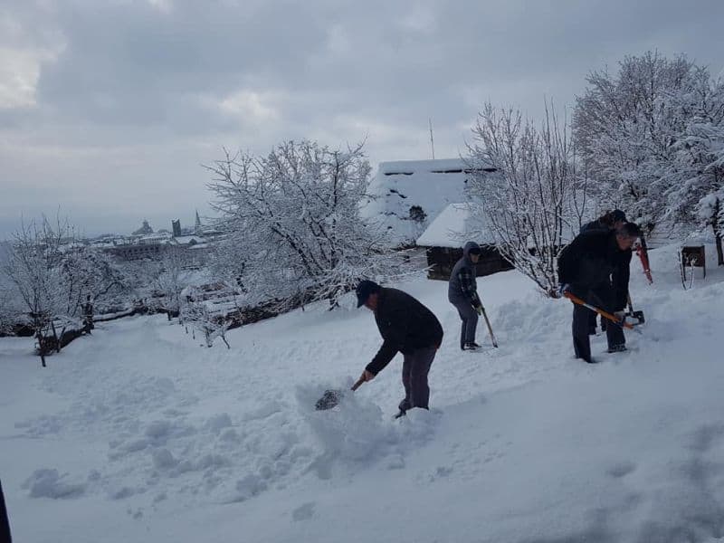 partie de sanie pentru copii la Muzeul Satului din Baia Mare