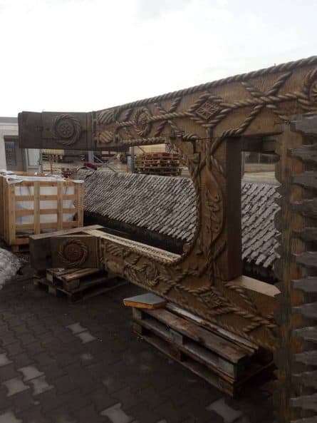 poartă maramureșeană 2000 euro