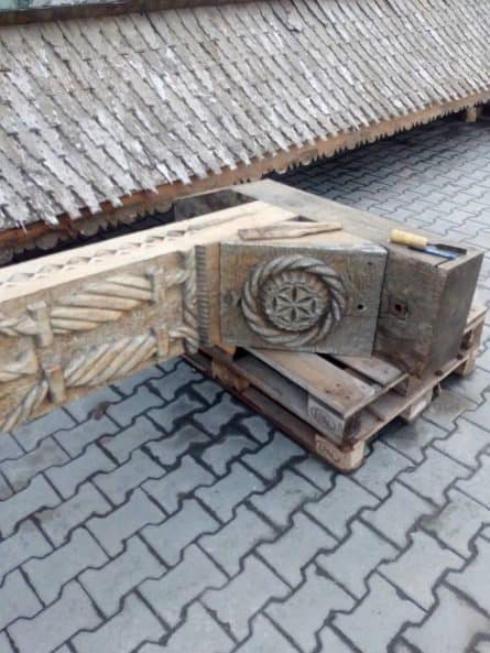 poartă maramureșeană 2000 euro