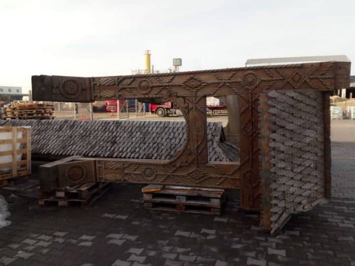 poartă maramureșeană 2000 euro