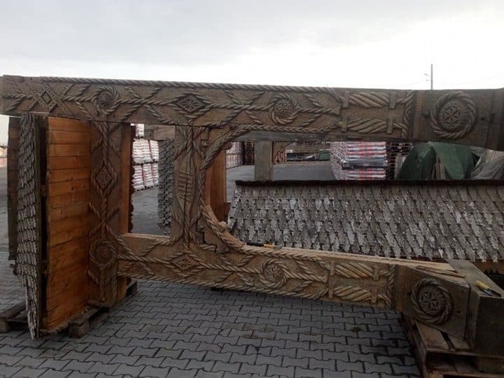 poartă maramureșeană 2000 euro