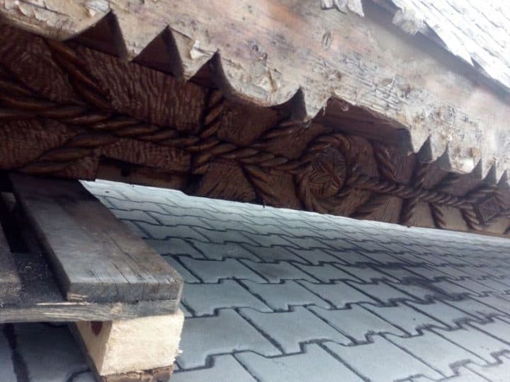 poartă maramureșeană 2000 euro