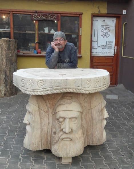 Gabi Rizea - masa sculptata