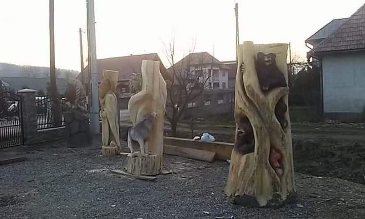 Sculptori români
