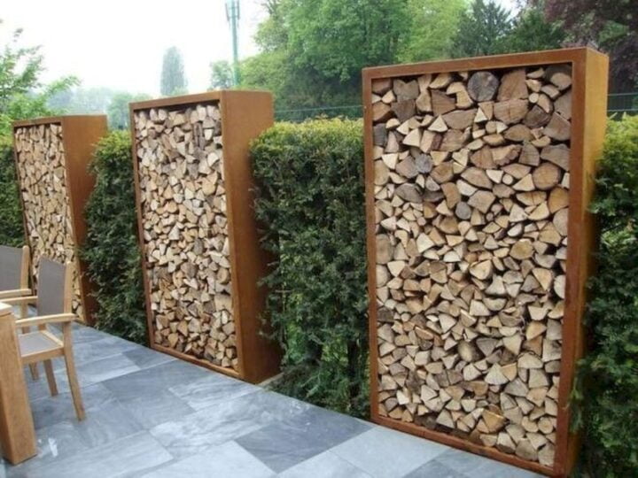 lemne pentru foc - stiva decor in grădina