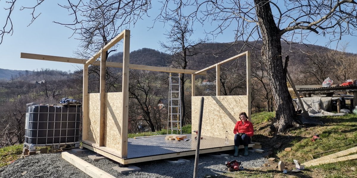 faza intermediara structură din lemn pentru magazie
